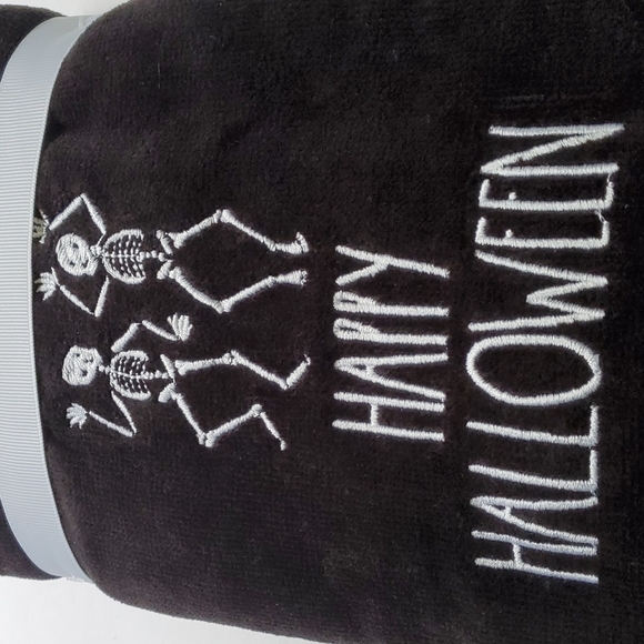 Rae Dunn Happy Halloween Hand Towels - Picture 5 of 5